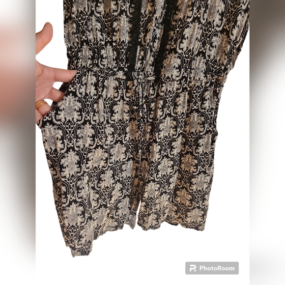 🤩4/$20 Romper with 2 pocket - Picture 4 of 4